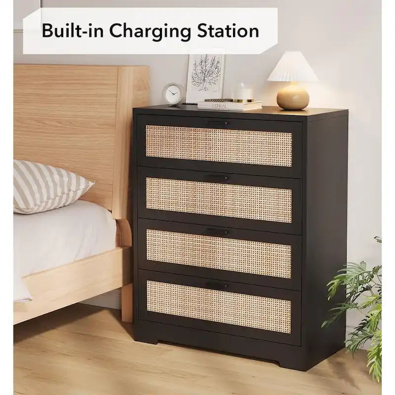 Comò a 4 cassetti in rattan bianco/naturale/nero con presa di corrente, per 1