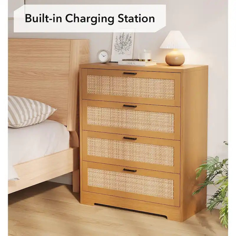 Comò a 4 cassetti in rattan bianco/naturale/nero con presa di corrente, per 1