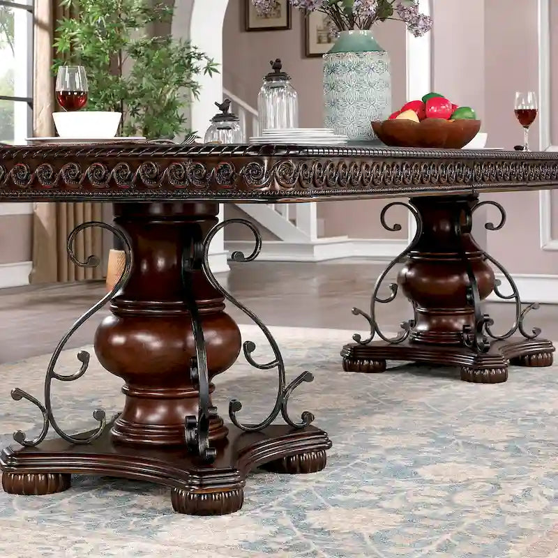 Set da pranzo allungabile in 7 pezzi, color ciliegio scuro, con sedie in similpelle nera, ospita fino a 8 persone