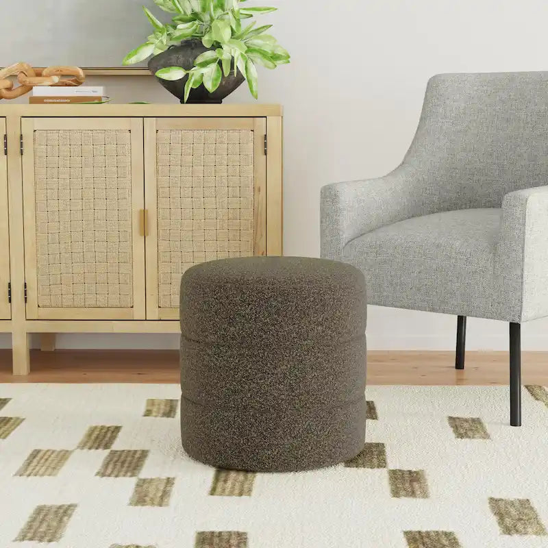 Poggiapiedi rotondo con canali in ecopelle color caramello e bouclé bianco crema – Posto singolo