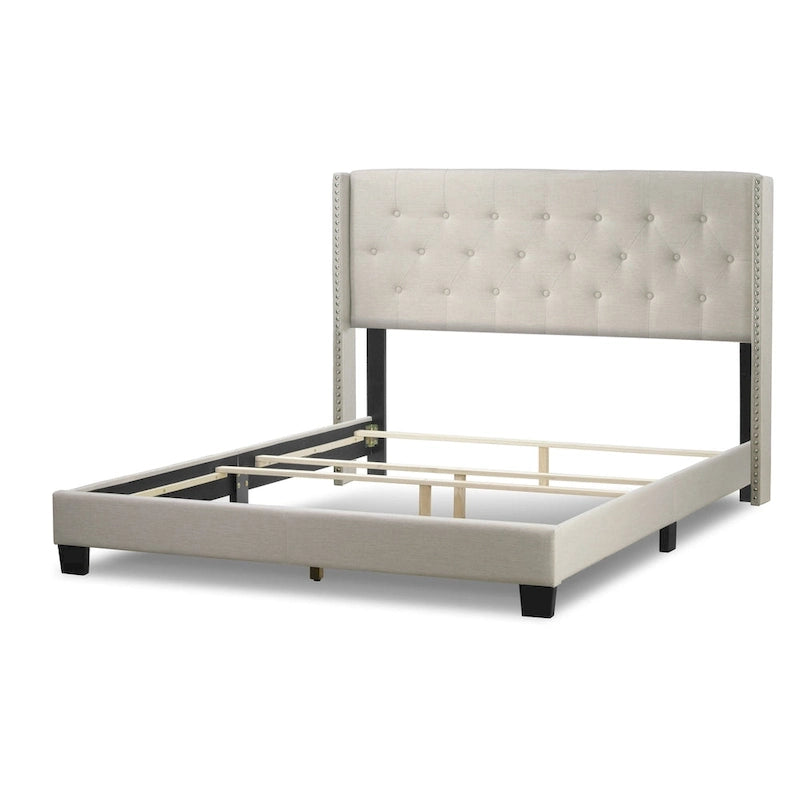 Letto imbottito in tessuto beige – Trapuntatura a bottoni e ali con borchie – Twin / Queen / King