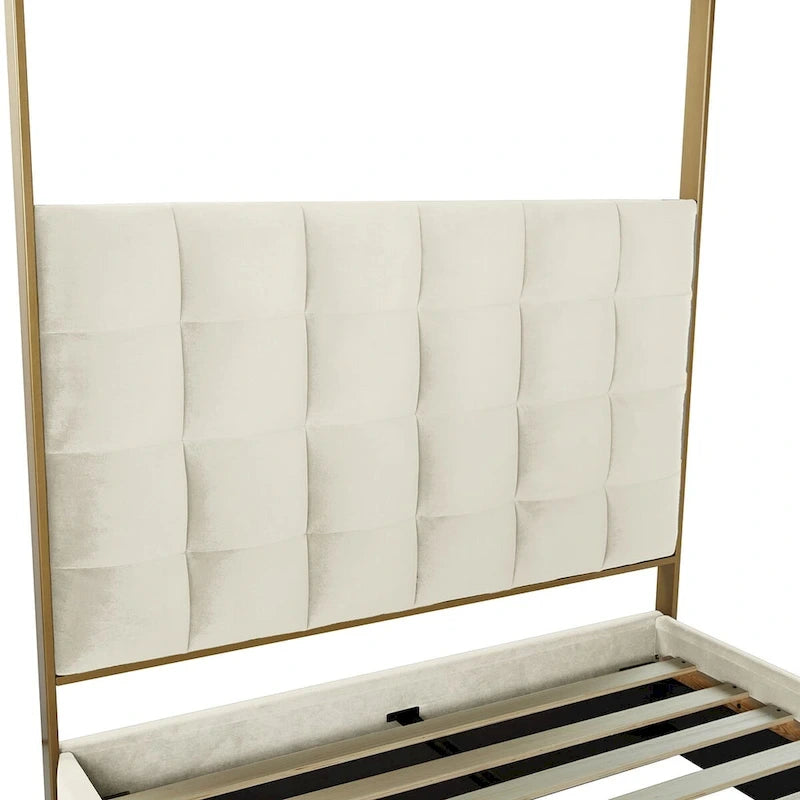 Letto a Baldacchino Imbottito Avorio con Testiera Trapuntata e Struttura in Metallo – Queen/King